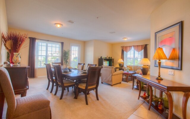 Lovely Third-floor Vista Cay Resort Condo!