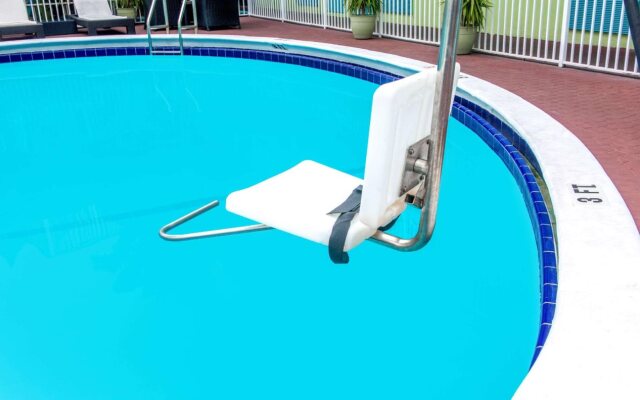 Travelodge by Wyndham Fort Lauderdale Beach