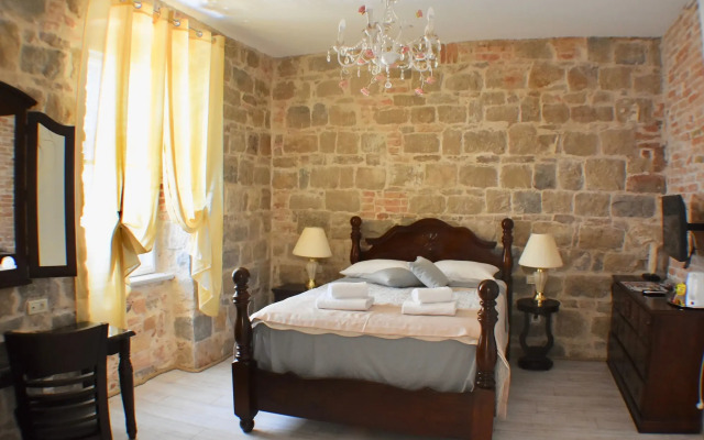 PIETRA ROSSA Luxury Rooms