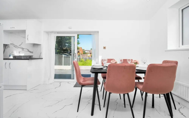 Family/contractors 3 bed House/parking/sleeps 7