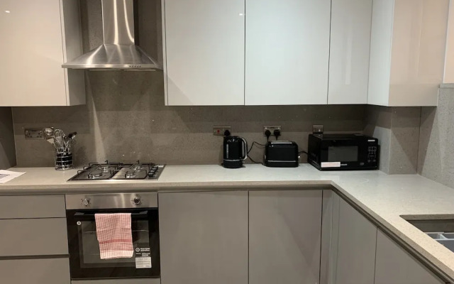 Stunning 2-bed Apartment in Barking