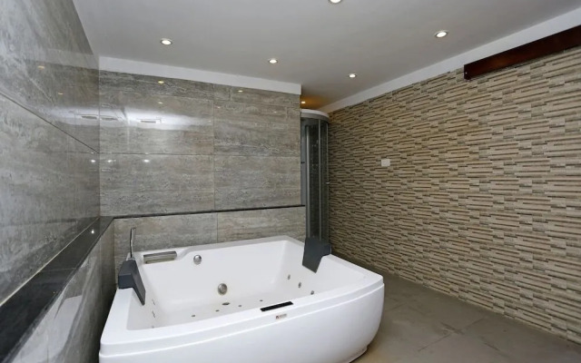 Hotel Landmark By OYO Rooms