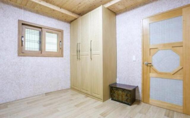 Hanok Jungwon House Pension