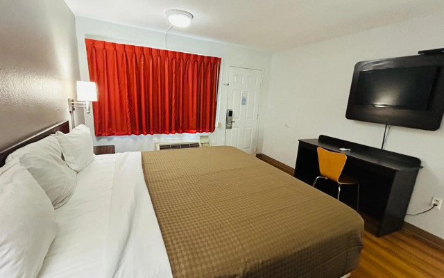 Super 7 Inn Tupelo