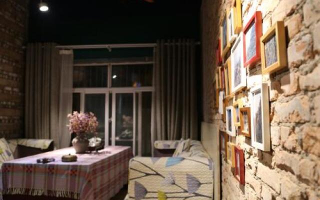 Huashan Lotus International Hostel