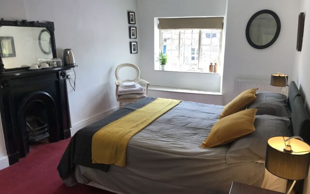 Drewe Arms Bunk Rooms & Church Cottage