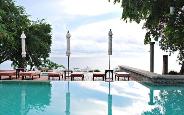 Baan Bayan Beachfront Hotel