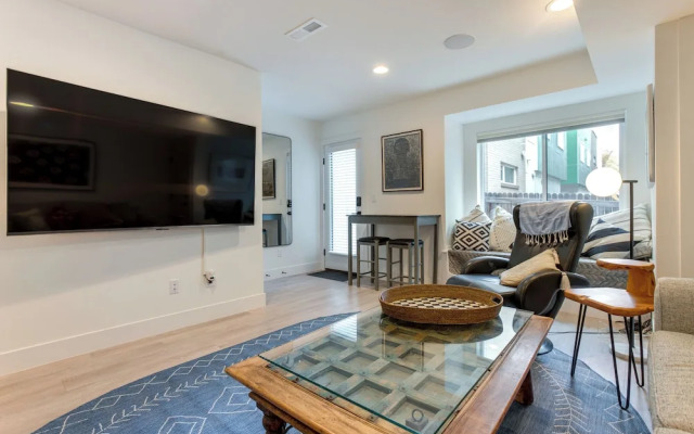 Jefferson Park Apartment: Walk to Empower Field!