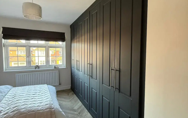 Halewood Haven - 4 Bedroom House
