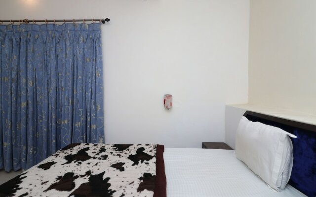 OYO 13042 Home Elegant 3BHK Picture Palace