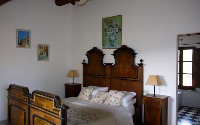 Countryside Privacy & Views, but Within a Medieval Tuscan Village