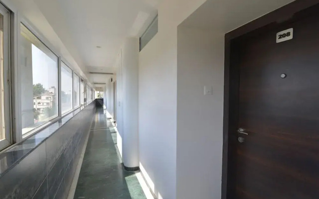 OYO 4448 Hotel Suresh Plaza
