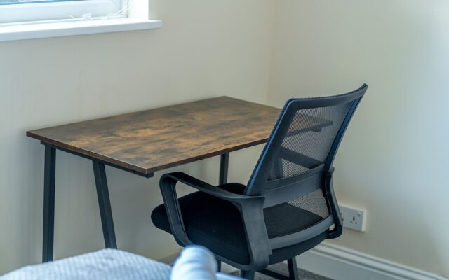 Spacious Pet Friendly 2-bed Apartment in Redhill