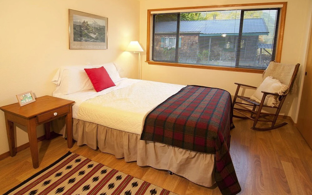 Index River Roost - Three Bedroom Cabin with River View