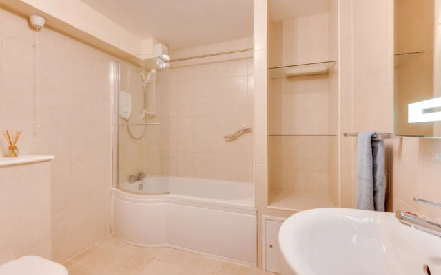 Flat 11 Clifton Court