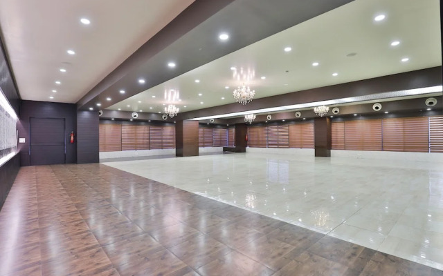 OYO 17263 Marigold Banquets And Rooms