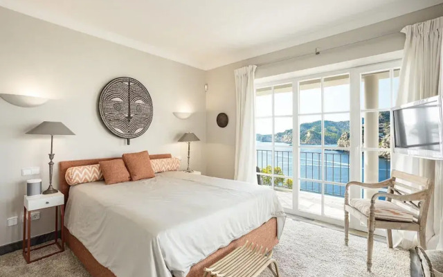Sea-view Villa Near Port