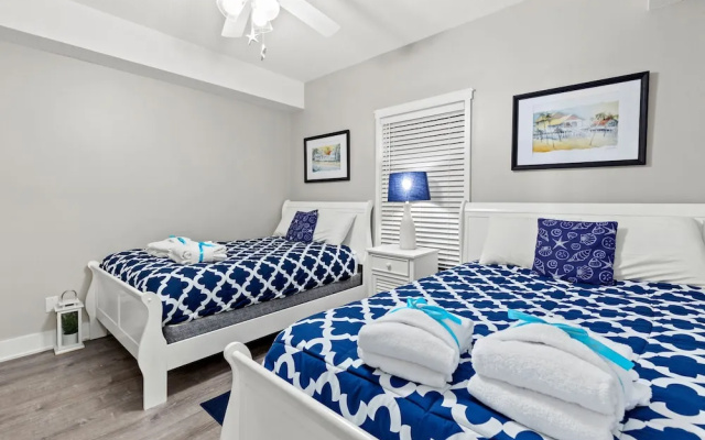 Beautiful Ocean Views! 2-bedroom, 2-bathroom! Resort Pools!