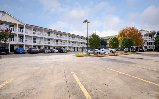 Intown Suites Extended Stay Select Houston - Stafford