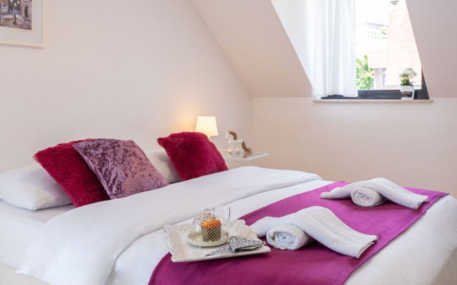 Bright and Cozy Studio Near City Center