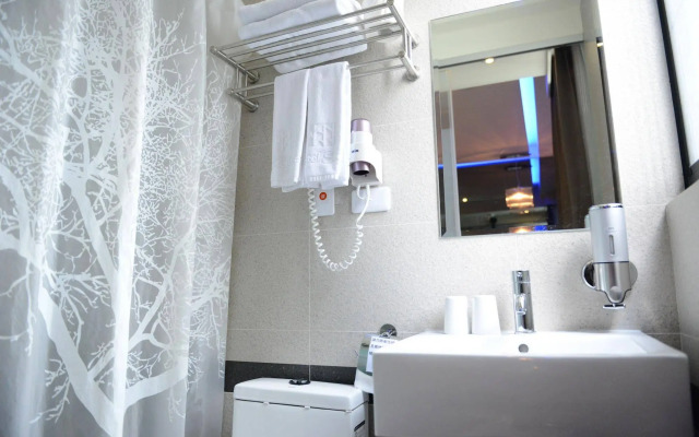 CHECK inn Express Taichung Fuxing Hall 2