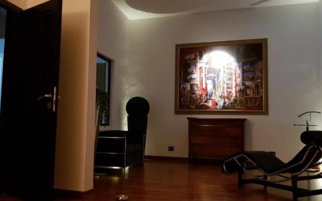 La casa con piscina riscaldata interna ANNA LUXURY GARDEN