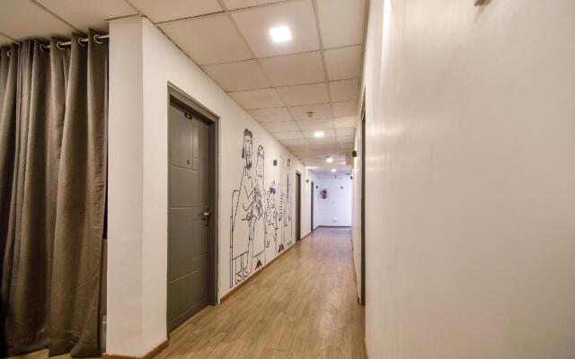 OYO Townhouse 263 Hotel Luxurs Shri Gopal Nagar