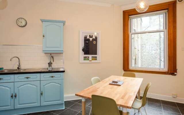Modern Trinity Apartment In Good Location