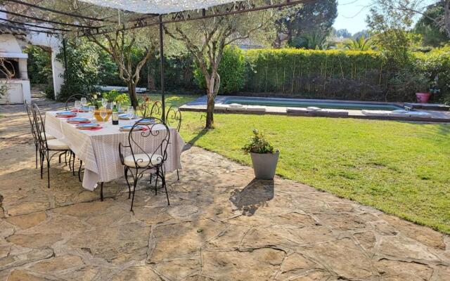 Beautiful House For 8 With Garden And Pool