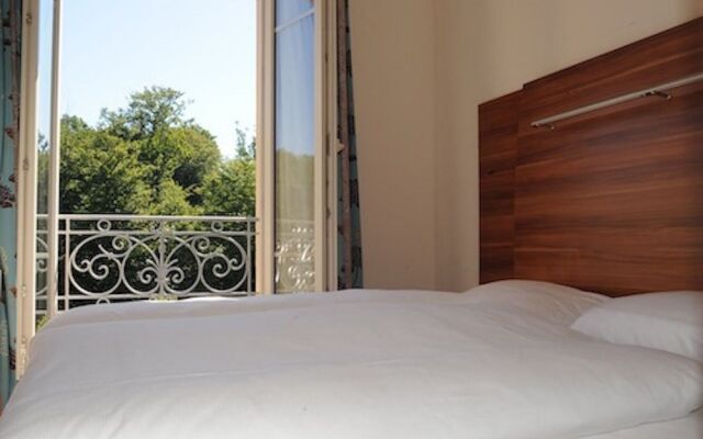 Albert Premier Hotel