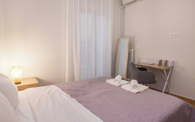Fresh Urban Apt with Balcony in Zografou
