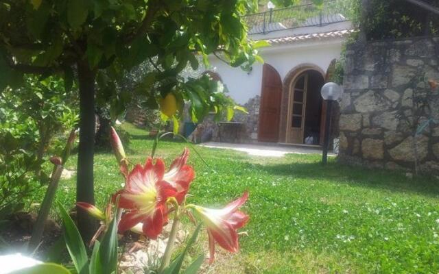 Charming and romantic refuge with secret garden