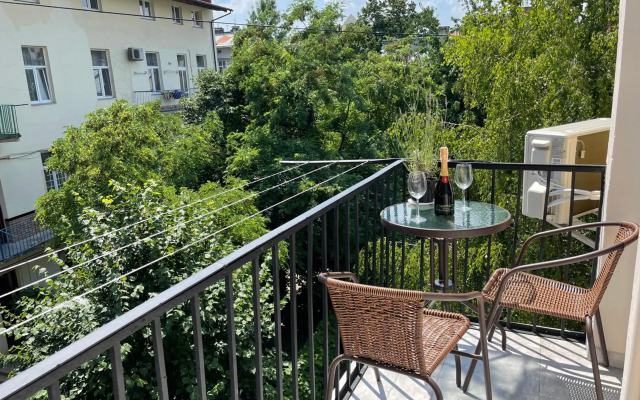 Modern studio apartment in the city of center