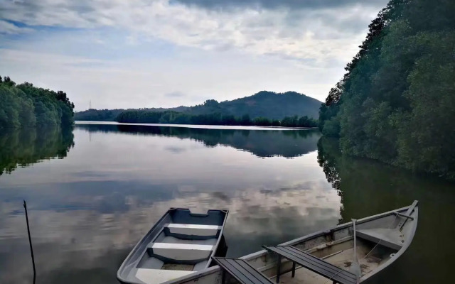 Gayang friendly water house homestay