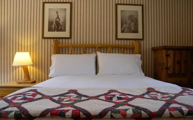 Redstone Cliffs Lodge