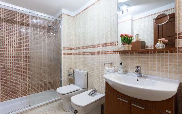 Home2Book Spacious Classic Design Apartment Center