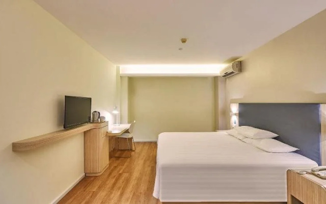 Hanting Express Jiashan Outer Ring Road