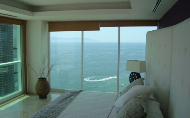 Unlimited Luxury ZAMORA Condo