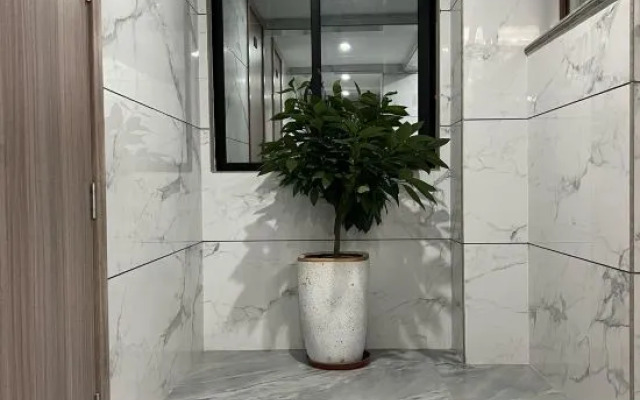 Gaozhou Yayuan Theme Apartment (Xiantai Avenue)