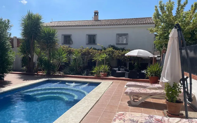 Lovely 10-bed Villa With Private Pool & Garden
