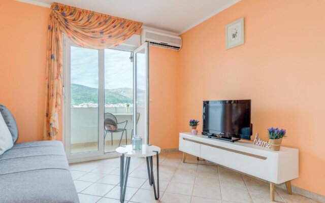 The best OLD TOWN view apartment, 5 min walk, parking (2+2)