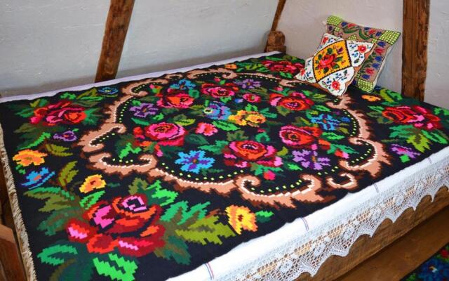 Casa Colț din Maramureș - Old Traditional House