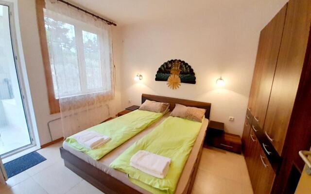 Sunny Beach Hills Apartment - Private