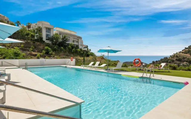 Hillside Flat With Pool in Palo Alto - Ref M49