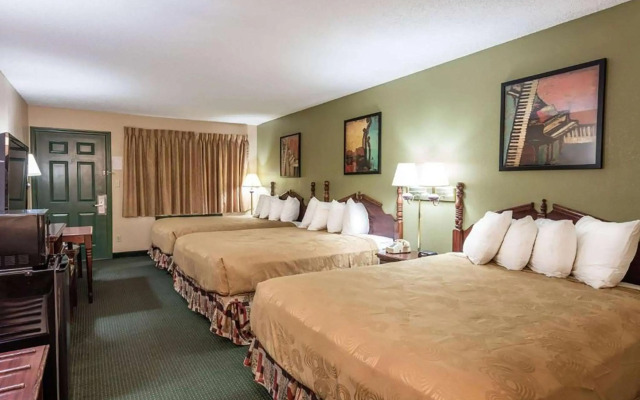 Angel Inn Near IMAX, a Travelodge by Wyndham