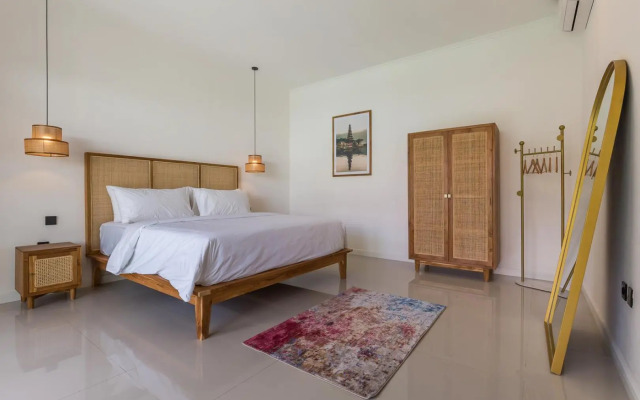 Charming 3 Bedrooms Villa Beach Walking Distance