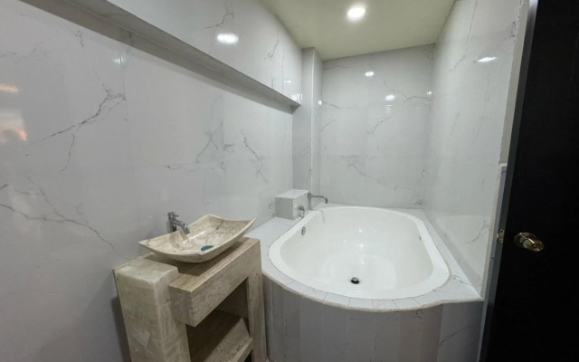 OYO Hotel Familiar Tollan