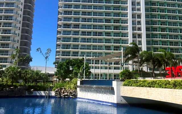 Azure Urban Beach Resort Manila by Radlett