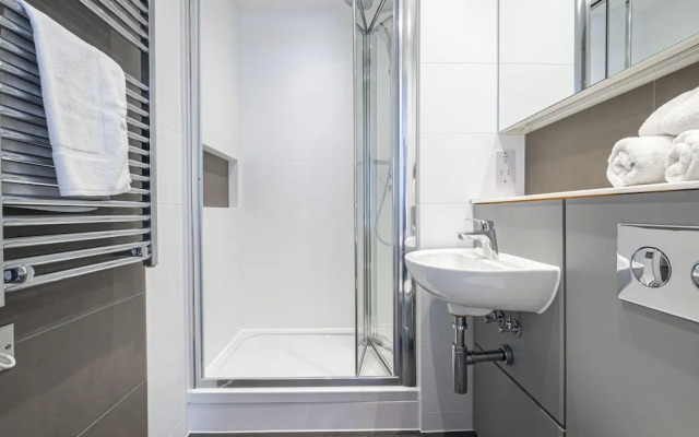 Superb Flat With Community Vibe