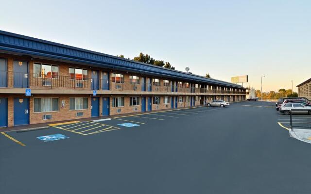 Rodeway Inn Portland Airport Hotel